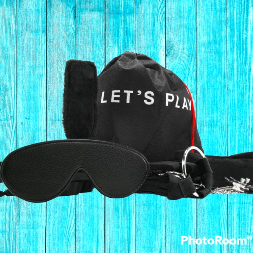 Lux Fetish fuzzy lovers 4 piece bedspreader kit with travel bag!